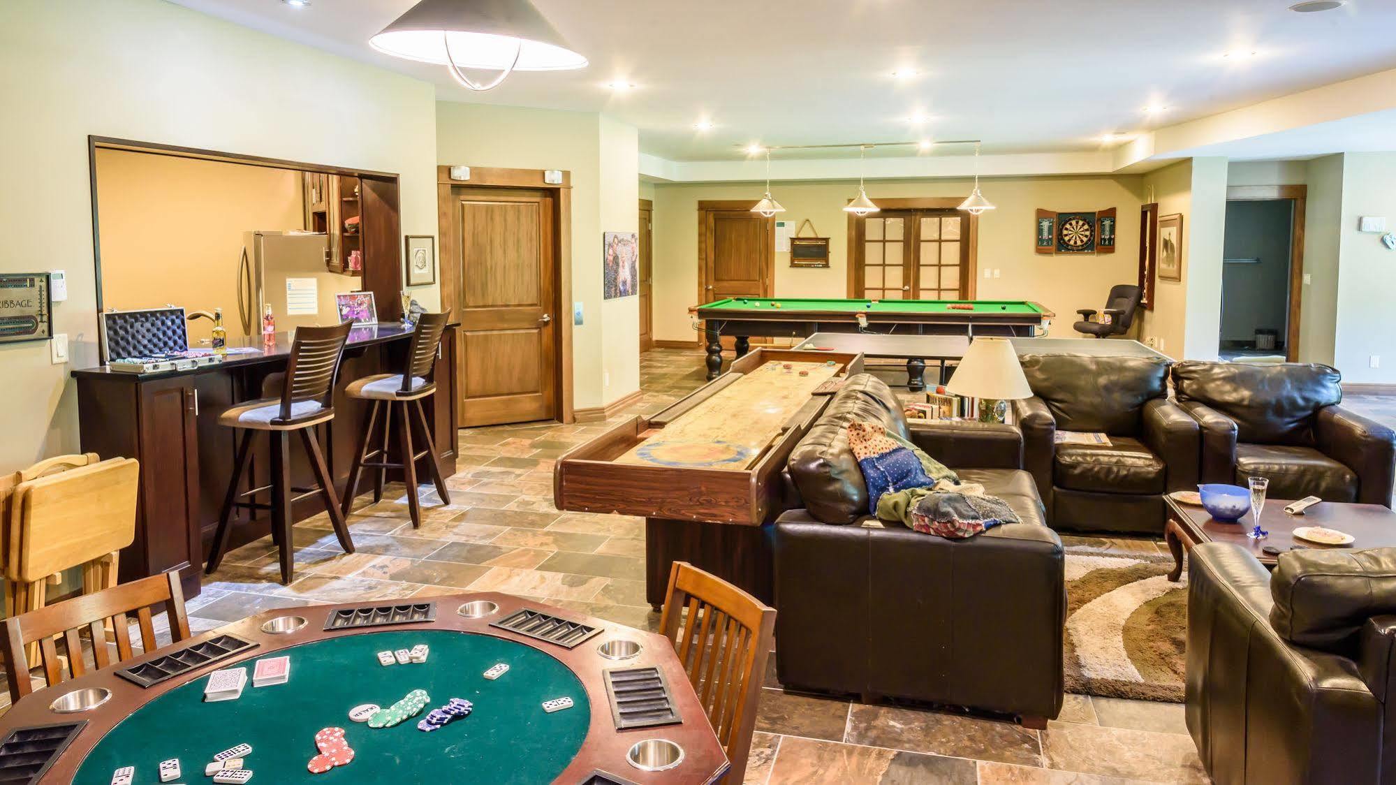 Noble House Suites B&B Grand Forks Exterior foto